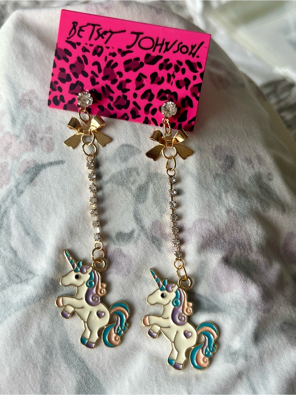🌸 3/$30 🌸 Betsey Johnson Style - Gold Bow Unicorn Dangle Earrings with Pink Tag